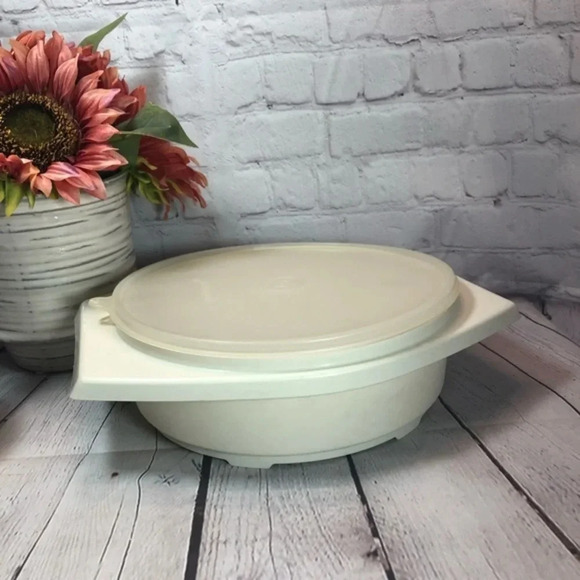Vintage Tupperware tortilla keeper food prep food storage - Picture 1 of 5